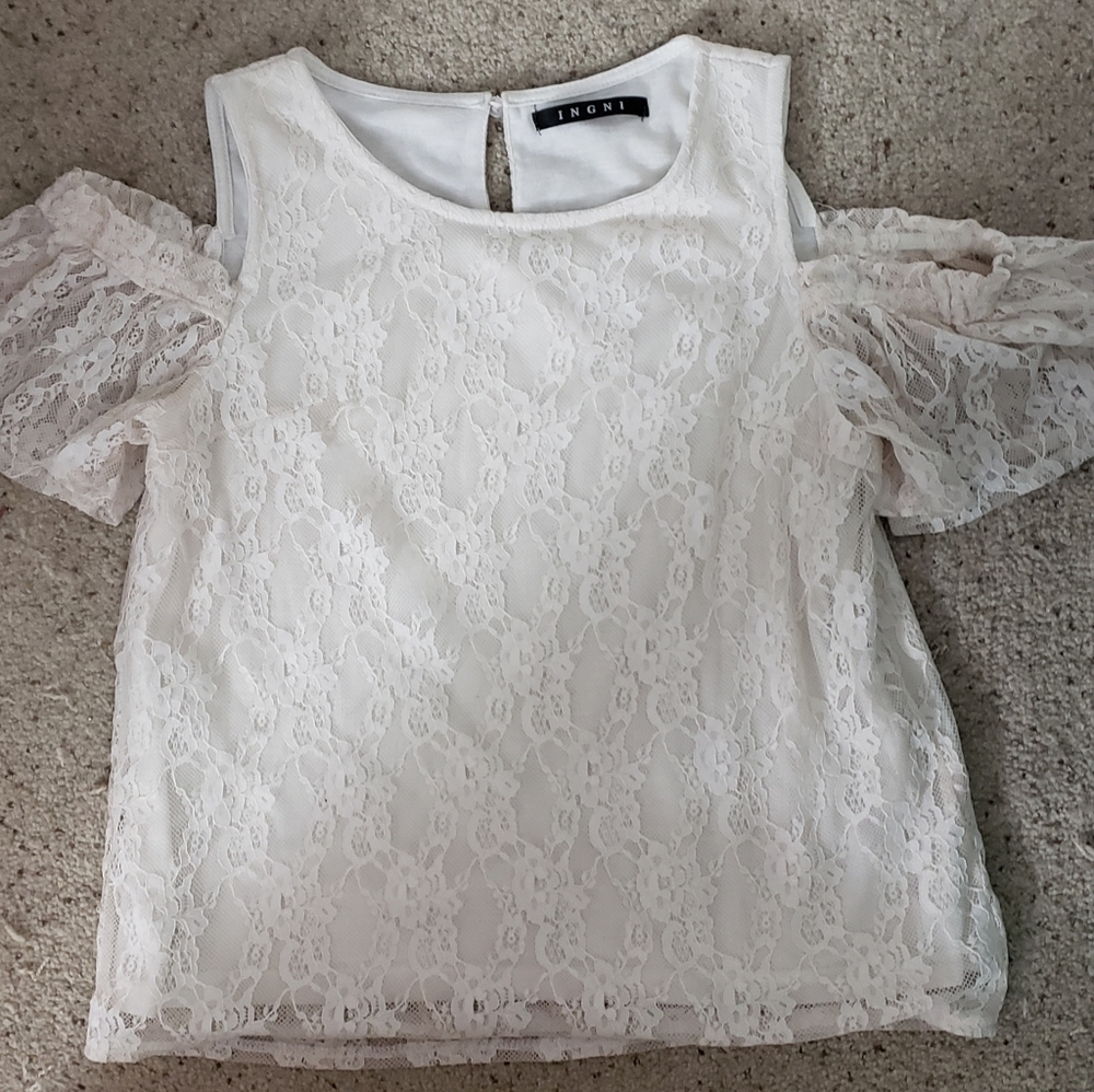 Ingni off white floral laced top